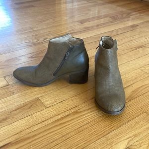 Women’s Boots. Size 8